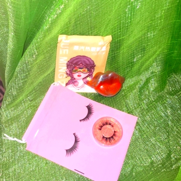 ποΈ Women's Make-up Style Setπβ¨οΈπ - Picture 1 of 9